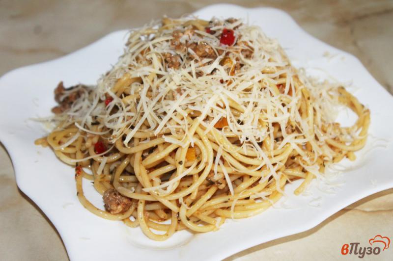 Фото приготовление рецепта: Спагетти Болоньезе с болгарским перцем шаг №5