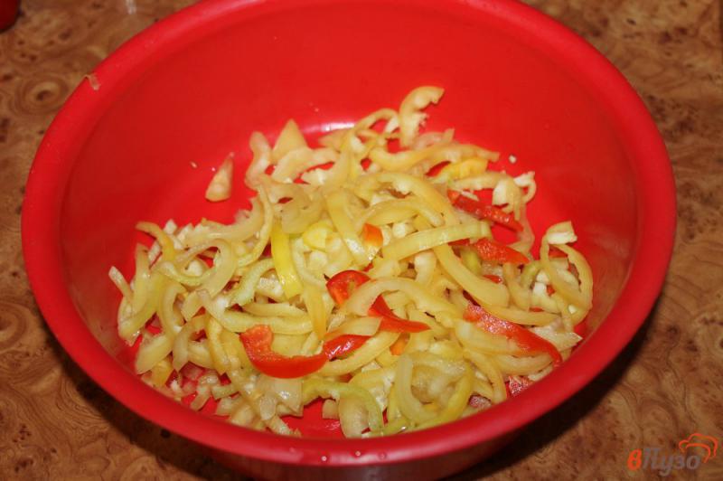 Фото приготовление рецепта: Салат овощной с базиликом и луком шаг №1