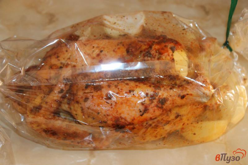 Фото приготовление рецепта: Курица запеченная с картофелем в рукаве шаг №5
