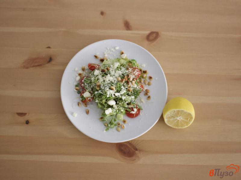 Фото приготовление рецепта: Салат с авокадо и сыром фета шаг №6