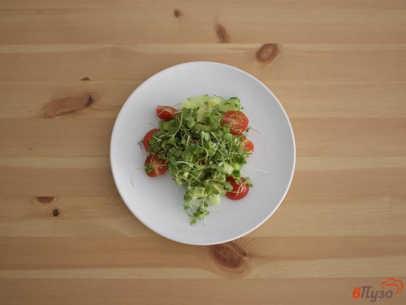 Фото приготовление рецепта: Салат с авокадо и сыром фета шаг №5