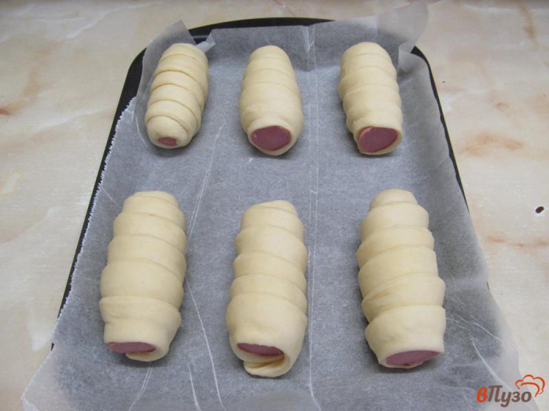 Фото приготовление рецепта: Сосиски в тесто домашние шаг №7