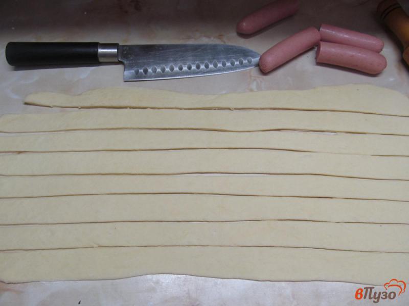 Фото приготовление рецепта: Сосиски в тесто домашние шаг №6