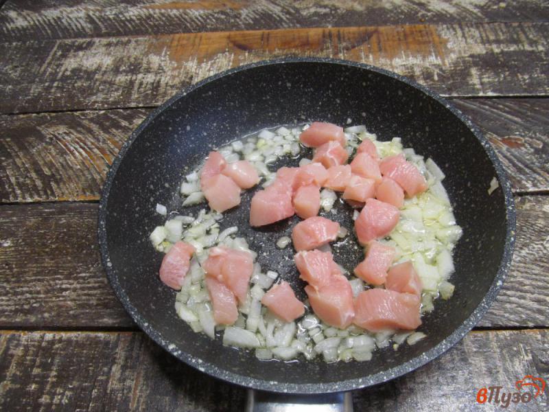 Фото приготовление рецепта: Запеканка из риса с курицей и брокколи шаг №1