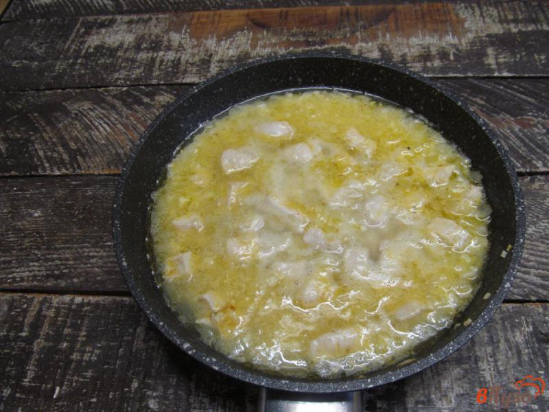 Фото приготовление рецепта: Запеканка из риса с курицей и брокколи шаг №4