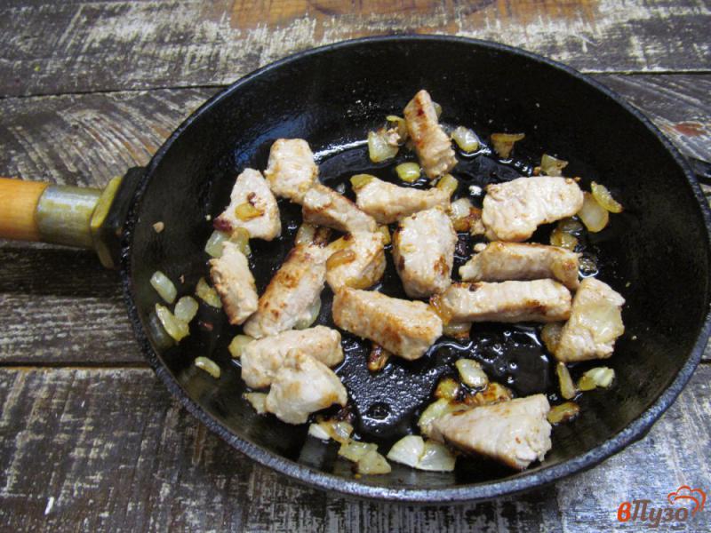 Фото приготовление рецепта: Жареные баклажаны со свининой шаг №2