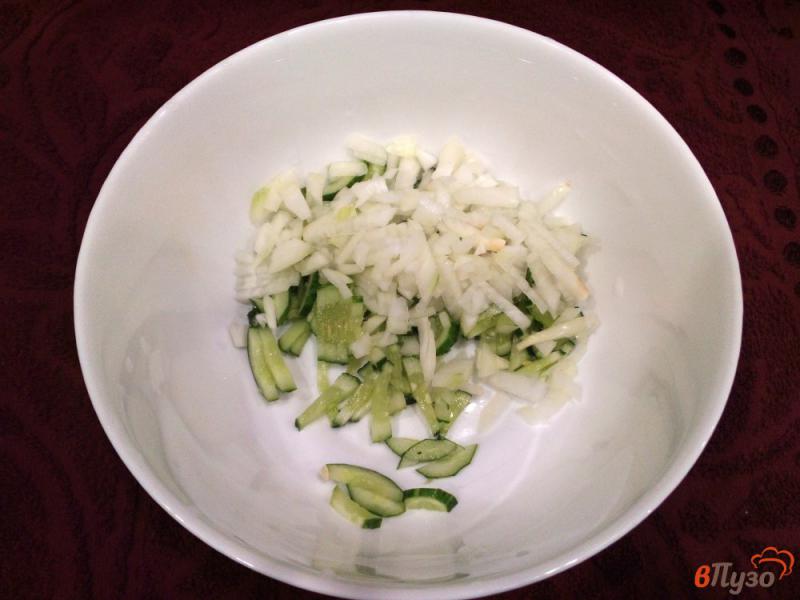 Фото приготовление рецепта: Салат с овощами ветчиной и зеленью шаг №2