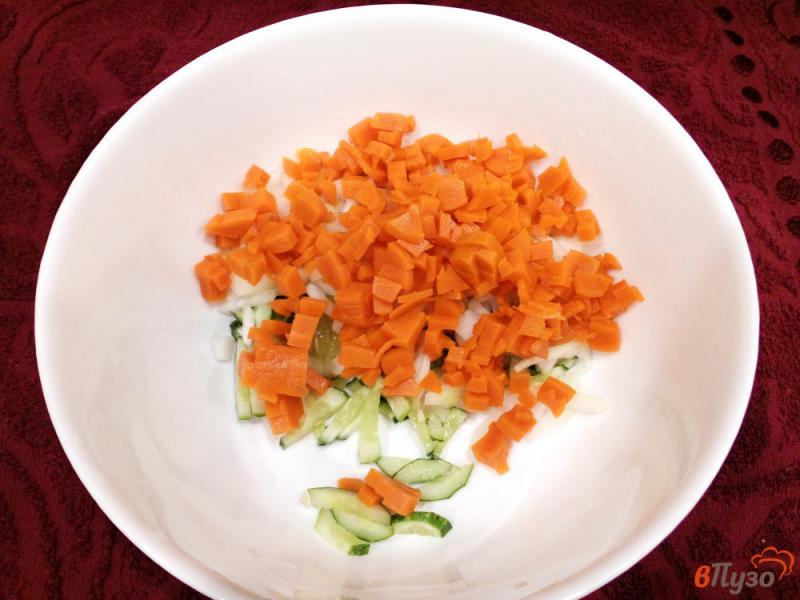 Фото приготовление рецепта: Салат с овощами ветчиной и зеленью шаг №3