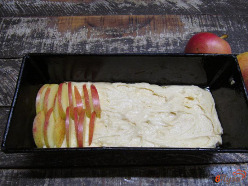 Фото приготовление рецепта: Яблочный кекс шаг №4