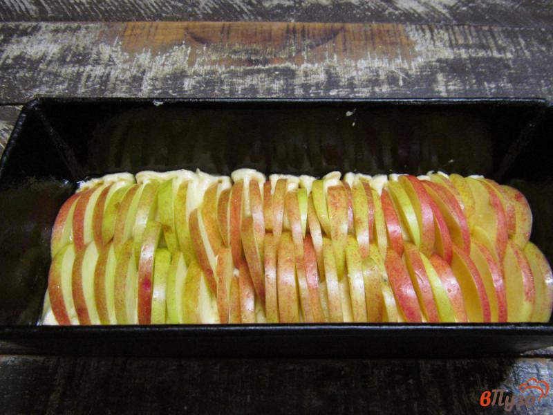 Фото приготовление рецепта: Яблочный кекс шаг №5