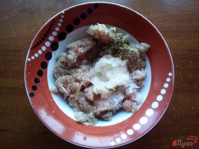 Фото приготовление рецепта: Суп с рисом и фрикадельками шаг №3
