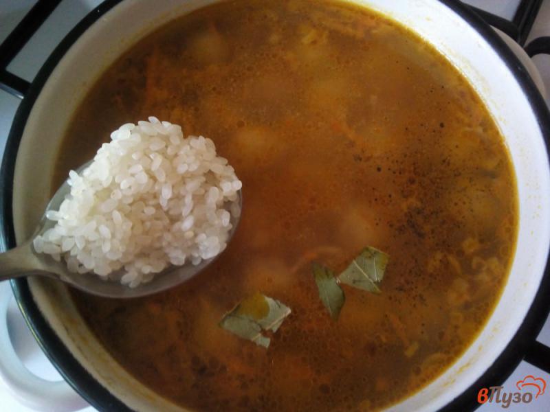 Фото приготовление рецепта: Суп с рисом и фрикадельками шаг №6