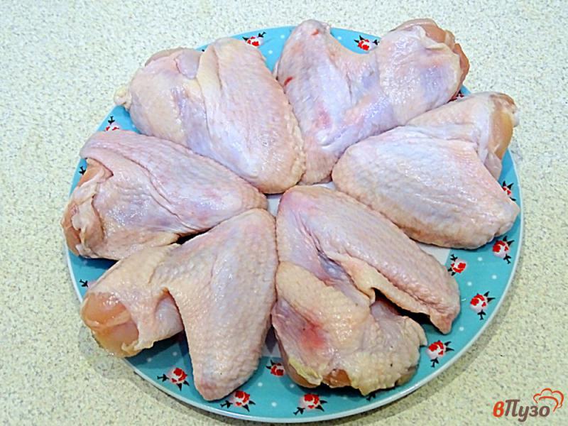 Фото приготовление рецепта: Куриные крылышки в соусе на сковороде шаг №1
