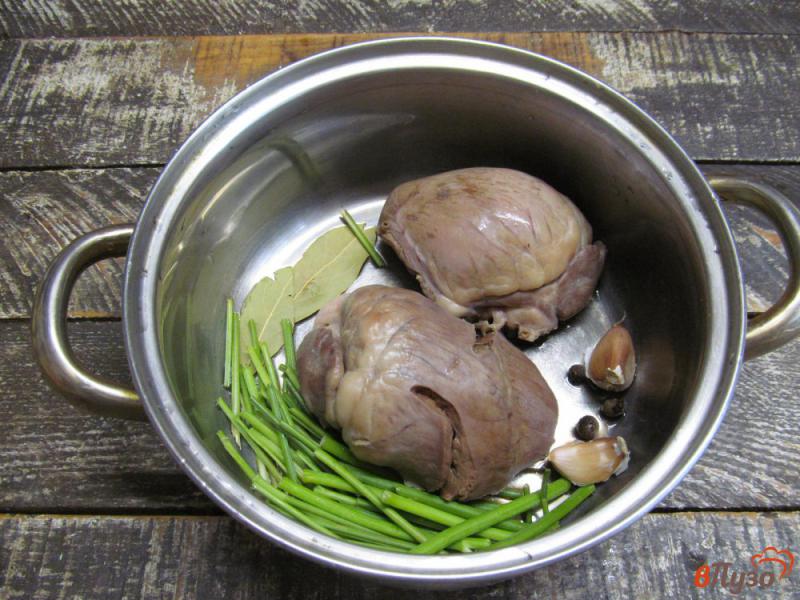 Фото приготовление рецепта: Суп из гороха с фасолью и свиным сердцем шаг №1