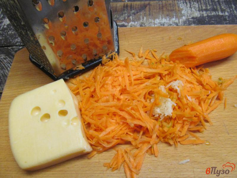 Фото приготовление рецепта: Салат из цветной капусты с сыром и салями шаг №1