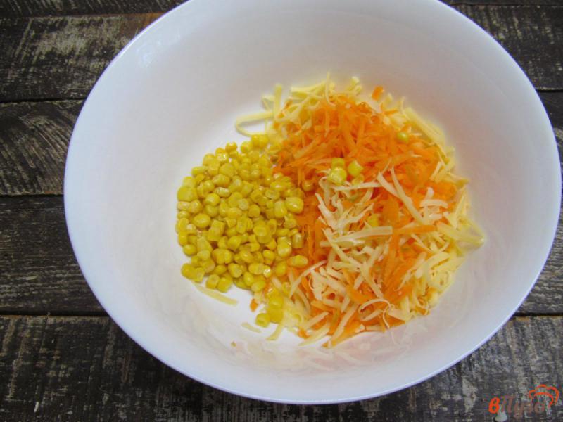 Фото приготовление рецепта: Салат из цветной капусты с сыром и салями шаг №4