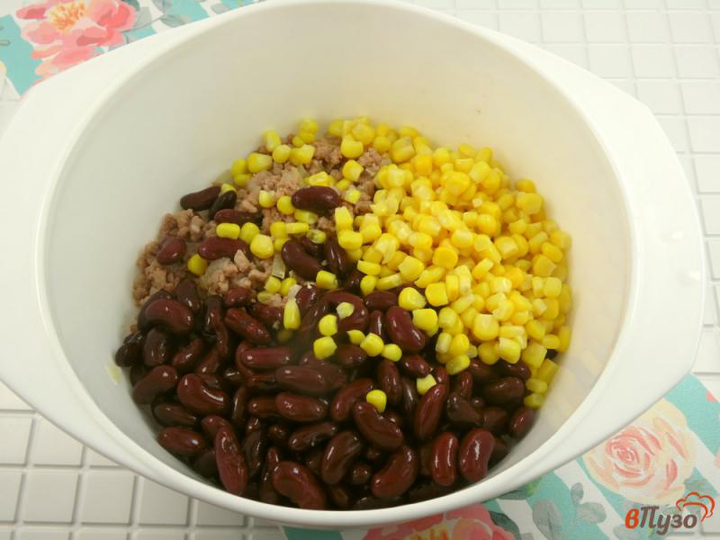 Фото приготовление рецепта: Запеканка из фарша с фасолью и чипсами шаг №4