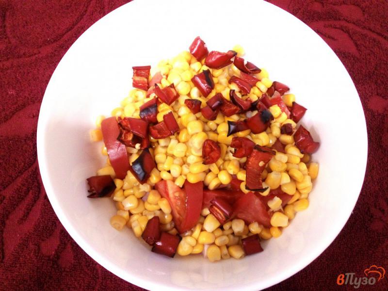 Фото приготовление рецепта: Салат с шампиньонами грудинкой и кукурузой шаг №7