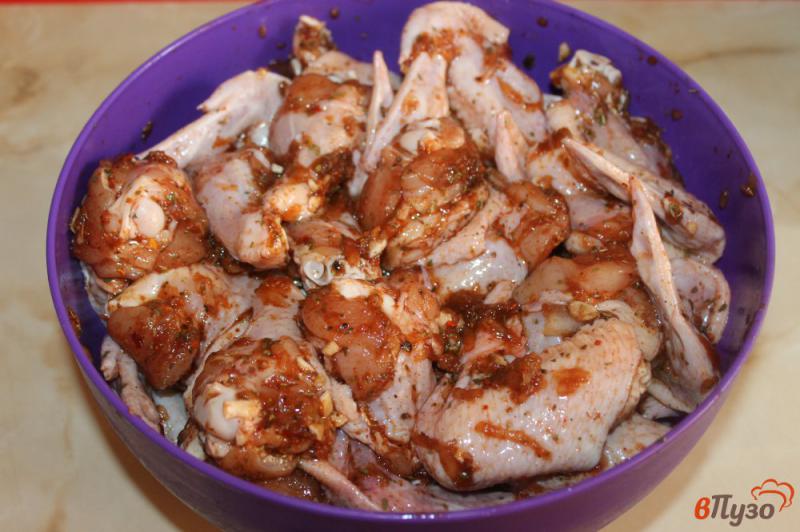 Фото приготовление рецепта: Куриные крылья по - домашнему шаг №4