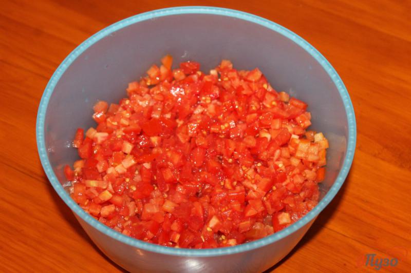 Фото приготовление рецепта: Брускетта с помидорами и сыром с плесенью шаг №1