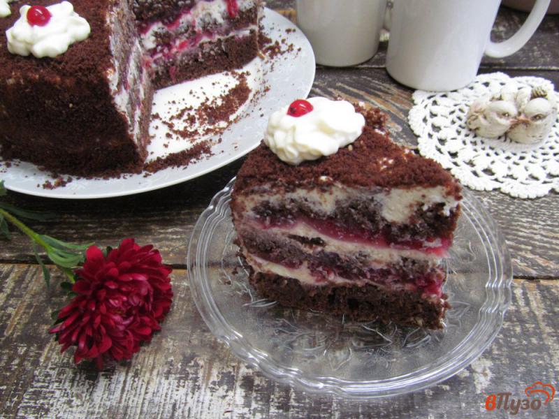 Фото приготовление рецепта: Бисквитный торт с творожным кремом шаг №17