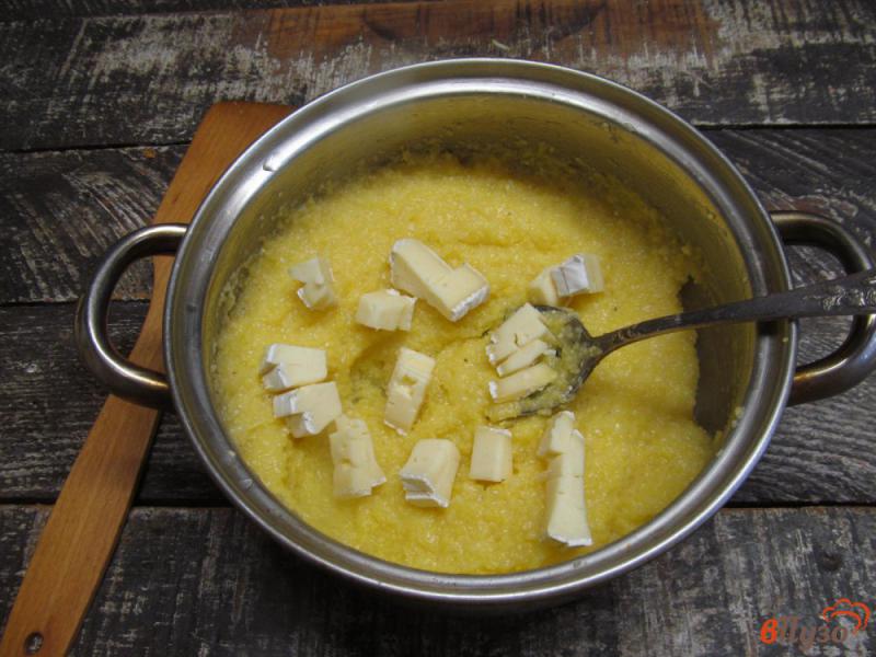 Фото приготовление рецепта: Сырная кукурузная каша с тыквой и брокколи шаг №2