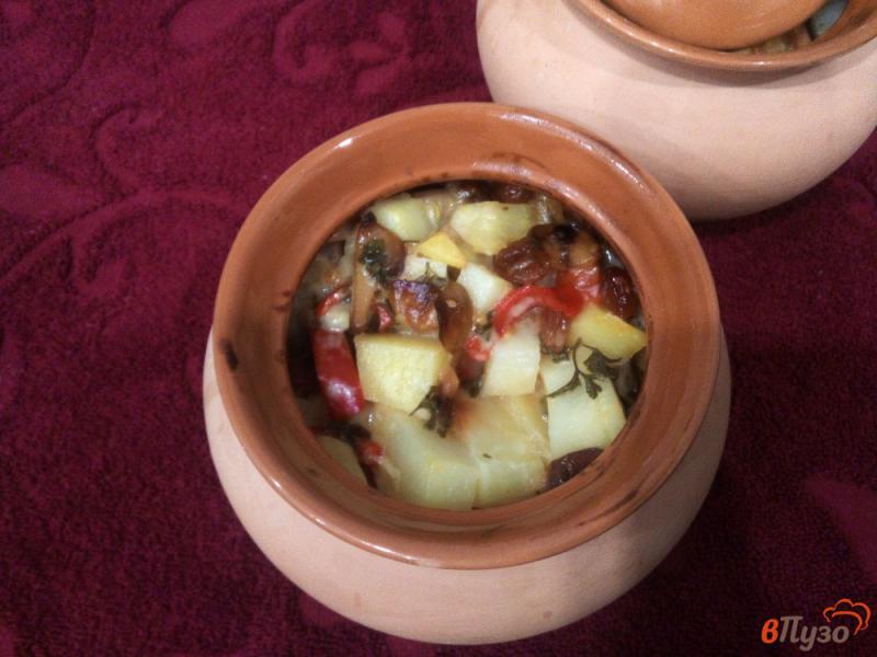 Фото приготовление рецепта: Картофель с шампиньонами и петрушкой в горшках шаг №10