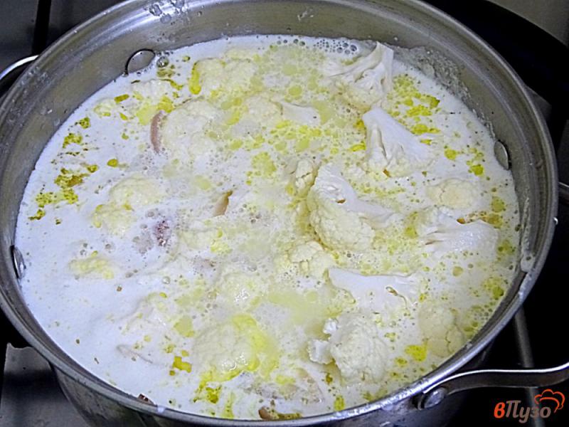 Фото приготовление рецепта: Суп из цветной капусты с плавленым сыром шаг №8