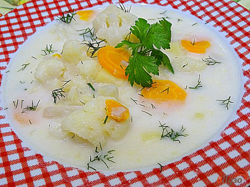 Фото приготовление рецепта: Суп из цветной капусты с плавленым сыром шаг №9