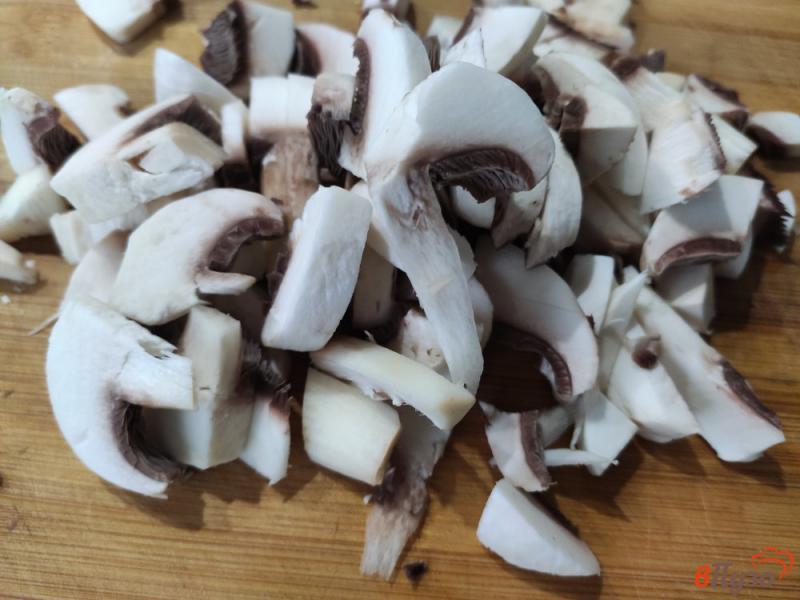 Фото приготовление рецепта: Картофельная запеканка с грибами шаг №3
