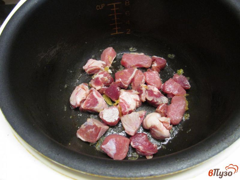Фото приготовление рецепта: Солянка со свининой и шампиньоном в мультиварке шаг №2