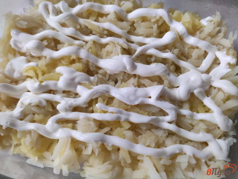 Фото приготовление рецепта: Картофельная запеканка с грибами шаг №6