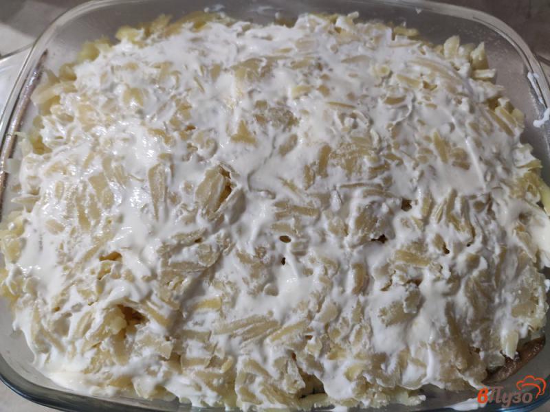 Фото приготовление рецепта: Картофельная запеканка с грибами шаг №8