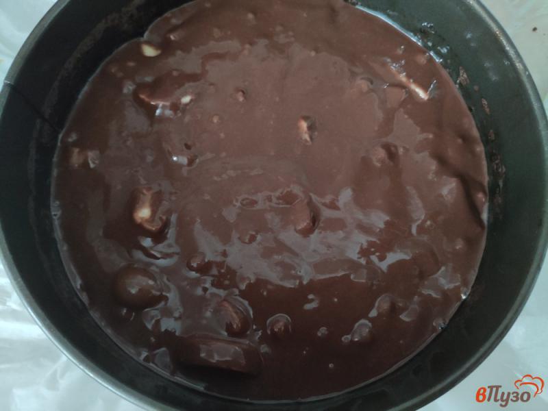 Фото приготовление рецепта: Шоколадный пирог с бананом шаг №4