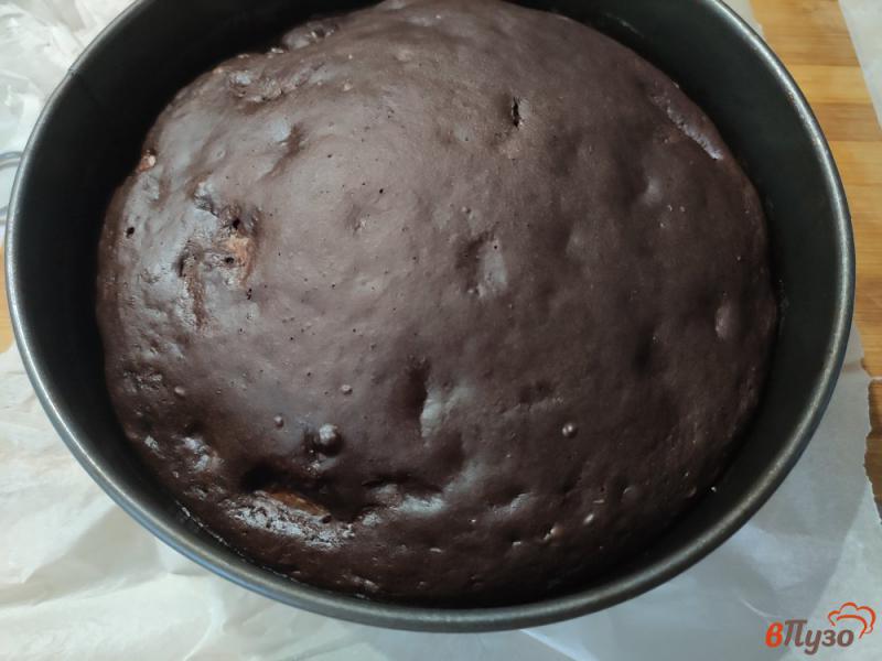 Фото приготовление рецепта: Шоколадный пирог с бананом шаг №5