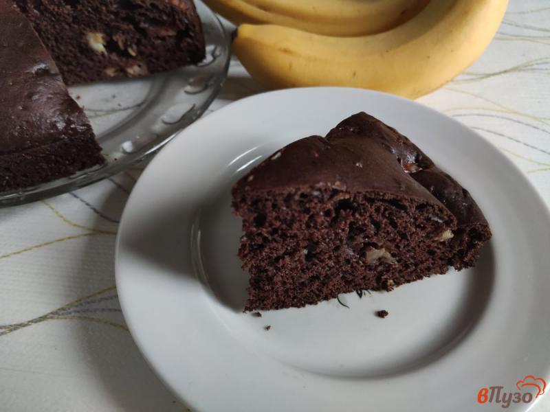 Фото приготовление рецепта: Шоколадный пирог с бананом шаг №6