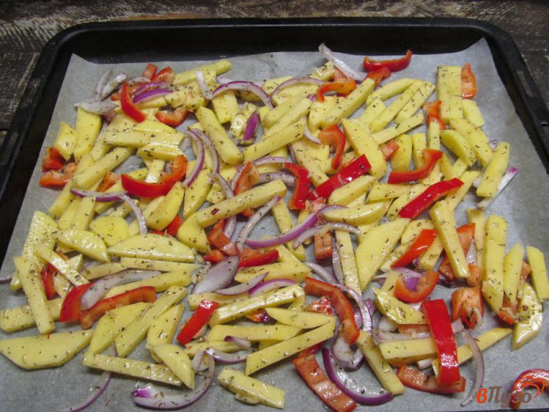 Фото приготовление рецепта: Запеченный картофель с паприкой шаг №3