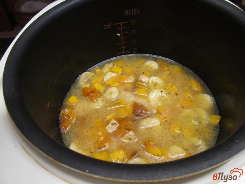 Фото приготовление рецепта: Рисовая каша с тыквой и абрикосом в мультиварке шаг №5