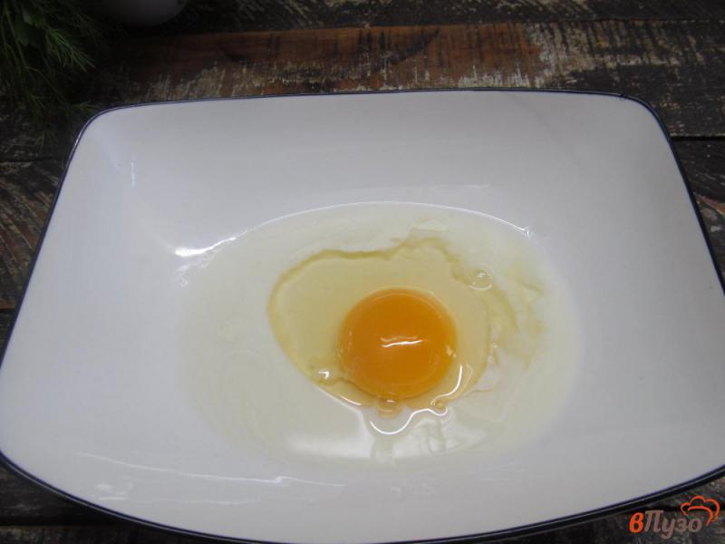 Фото приготовление рецепта: Сосиски с яйцом и сыром в лаваше шаг №3