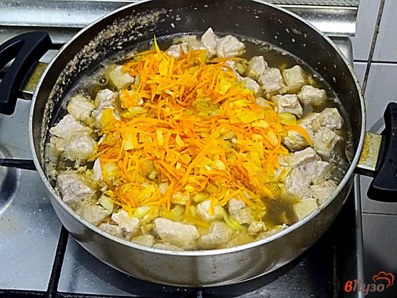 Фото приготовление рецепта: Свинина с кабачками в сметанном соусе шаг №7