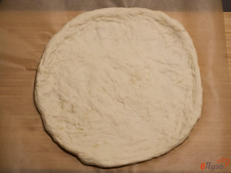 Фото приготовление рецепта: Пицца четыре сыра шаг №7