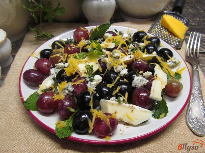 Фото приготовление рецепта: Сырный салат с виноградом и сладкой тыквой шаг №5