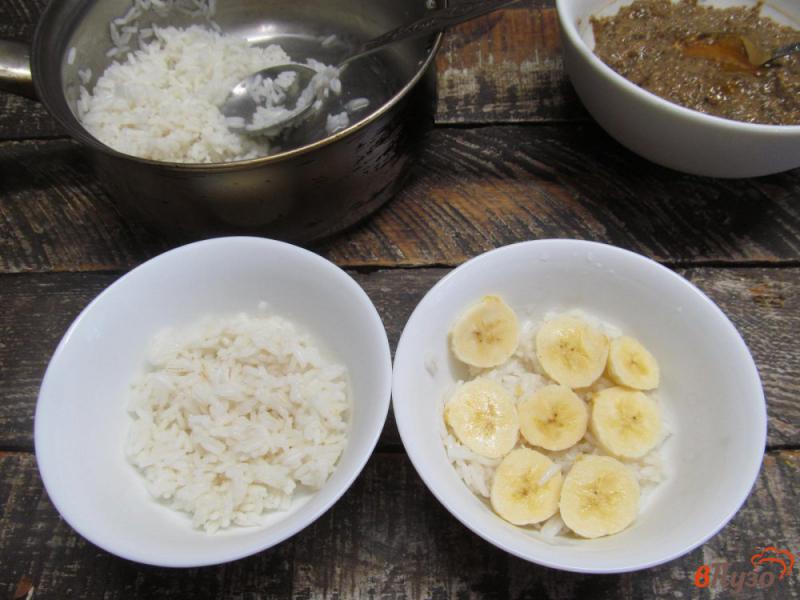 Фото приготовление рецепта: Бодрящий чиа пудинг с рисом и бананом шаг №5