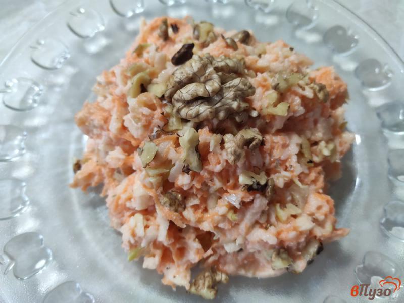 Фото приготовление рецепта: Морковно-яблочный салат со сгущенкой шаг №6