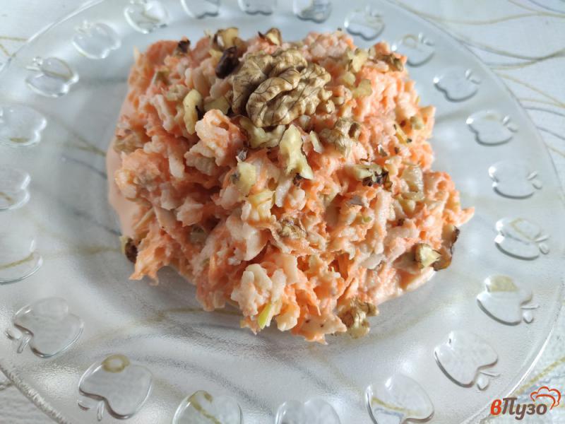 Фото приготовление рецепта: Морковно-яблочный салат со сгущенкой шаг №7