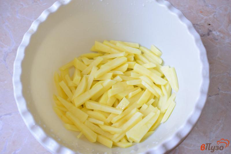 Фото приготовление рецепта: Картофельная жареха с белыми грибами шаг №3