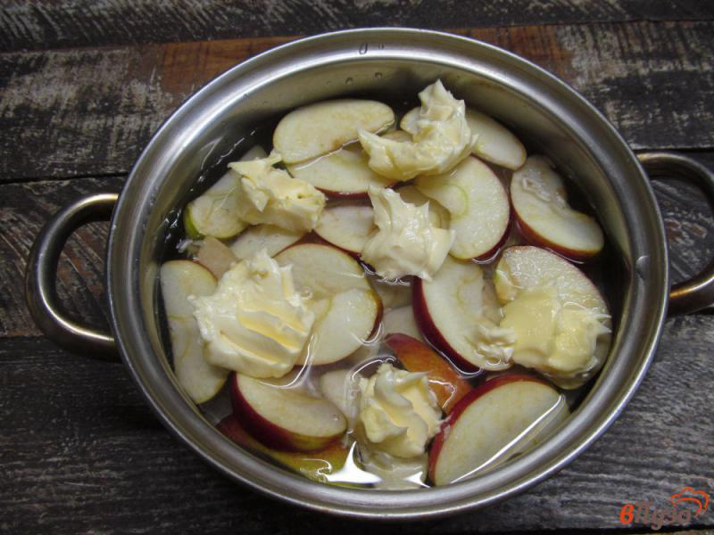 Фото приготовление рецепта: Слоеная рисовая каша с яблоком шаг №4