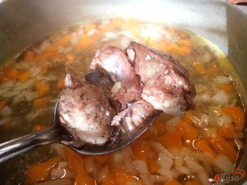 Фото приготовление рецепта: Овощной суп с фасолью и тушенкой шаг №4