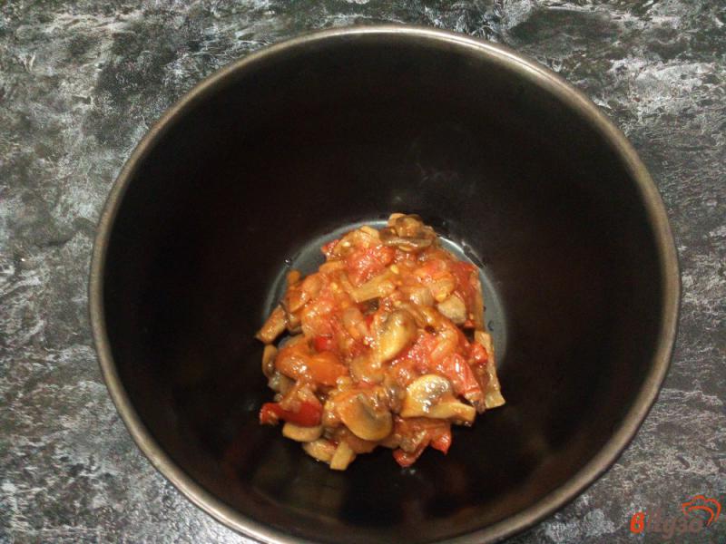 Фото приготовление рецепта: Жульен с грибами мясом и овощами шаг №7