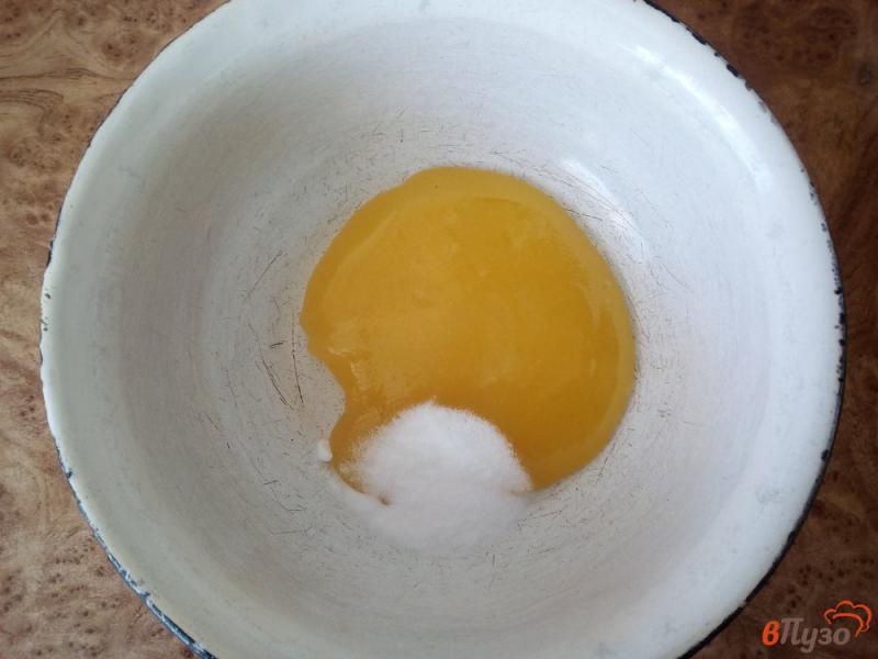 Фото приготовление рецепта: Бисквитный медовик с заварным кремом шаг №1
